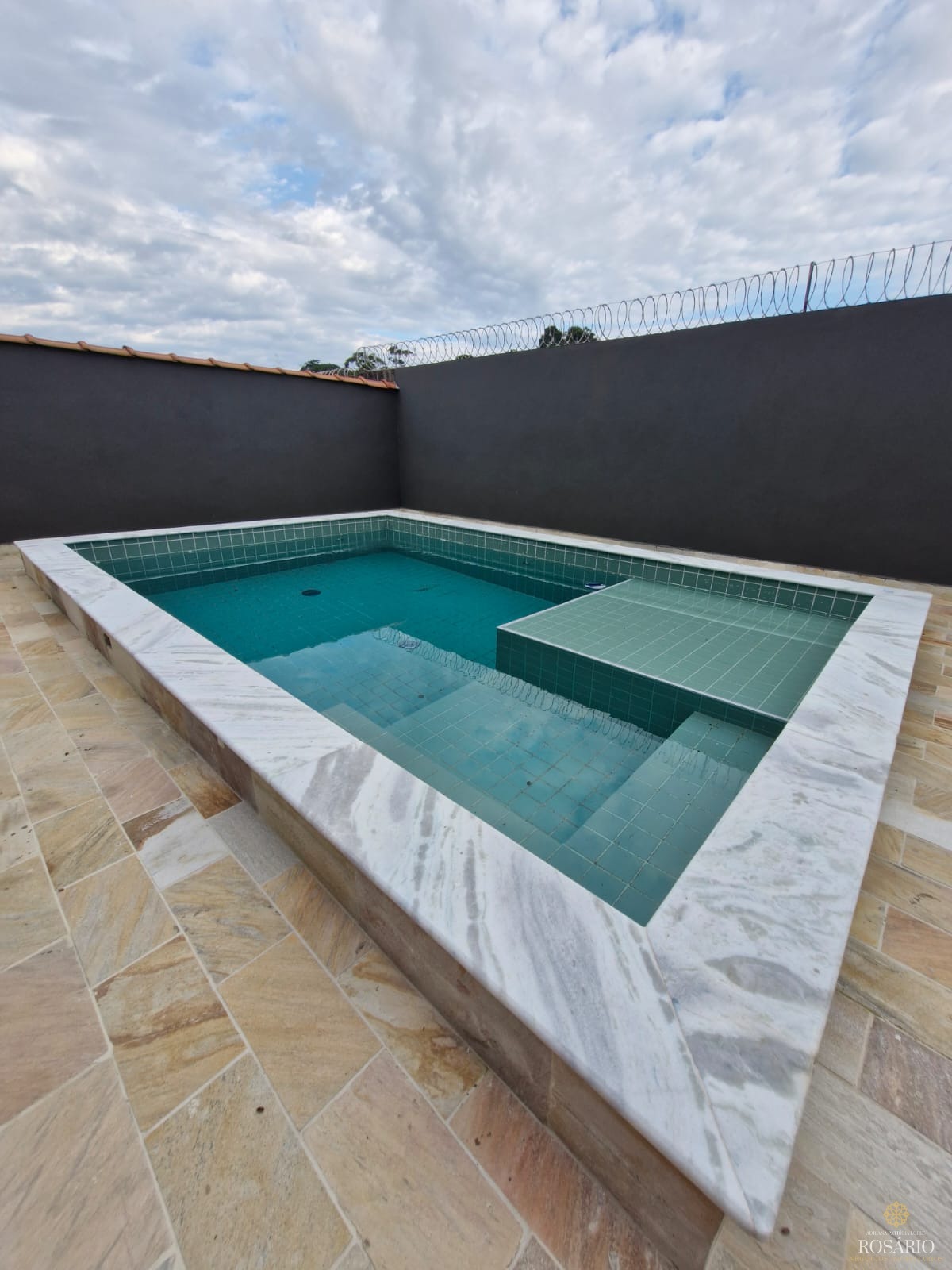 Casa de alto padrão em condomínio regiao central