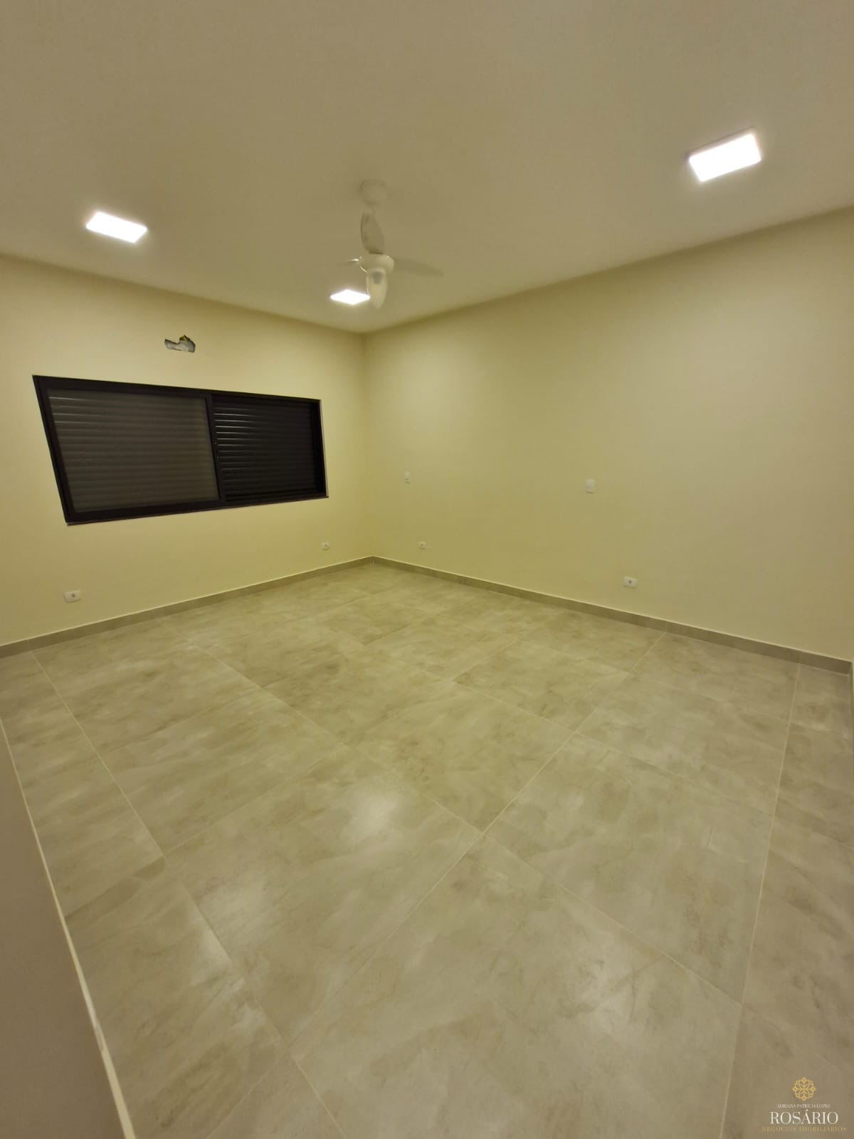 Casa de alto padrão em condomínio regiao central