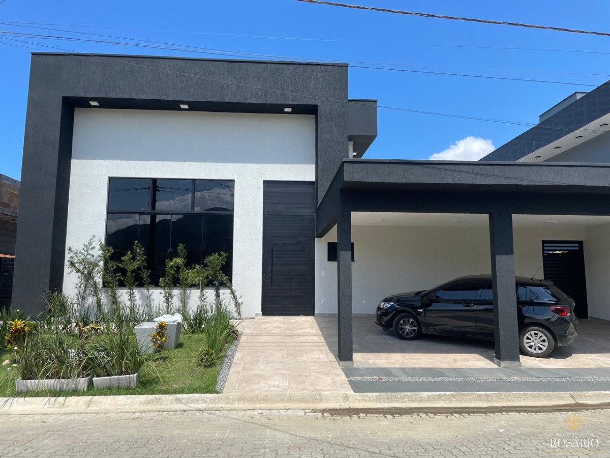 Casa de alto padrão em condomínio regiao central