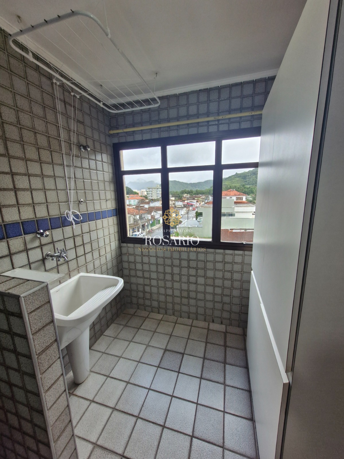 Apartamento de 03 dormitórios no centro disponível para loca