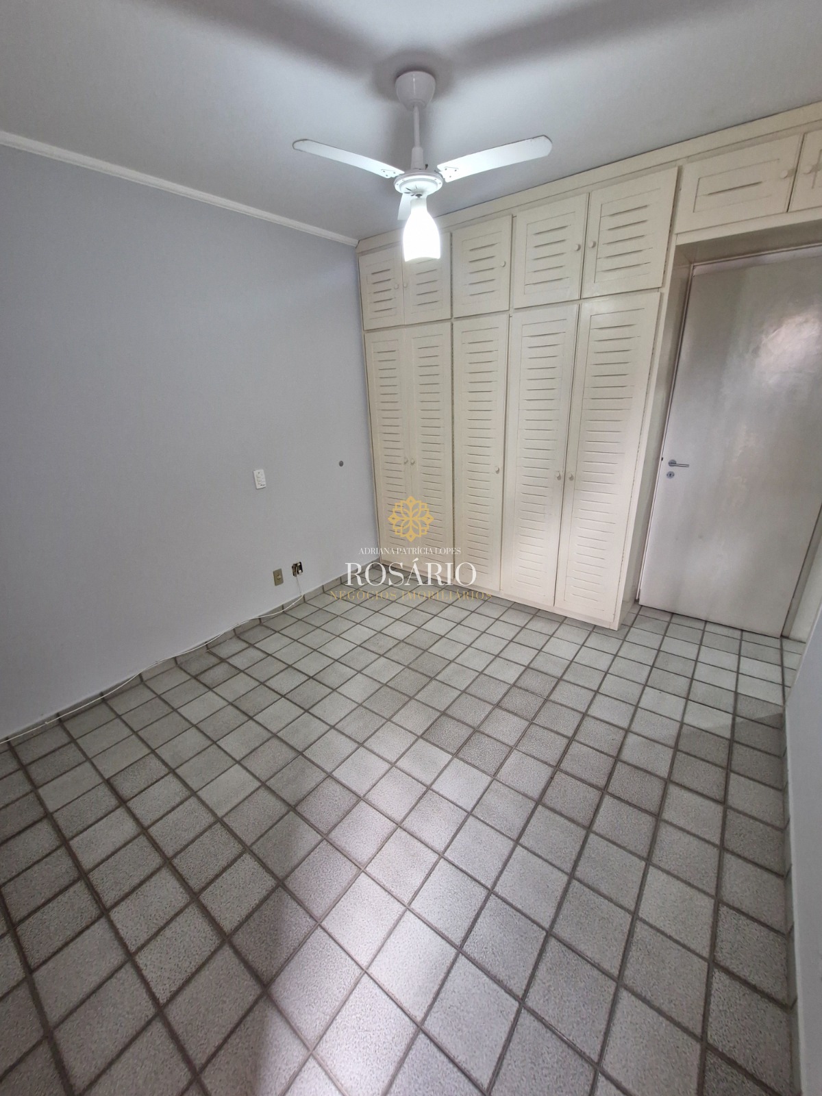Apartamento de 03 dormitórios no centro disponível para loca