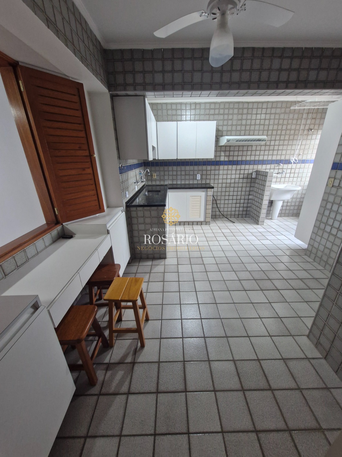 Apartamento de 03 dormitórios no centro disponível para loca