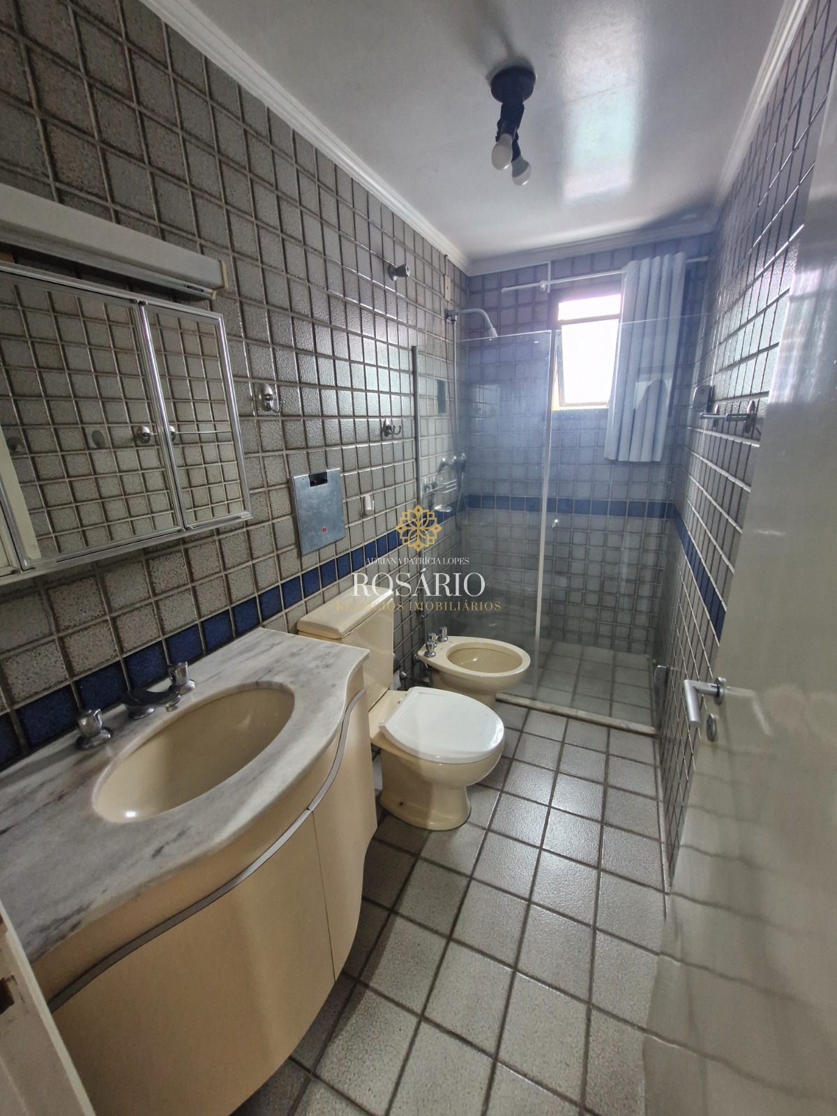 Apartamento de 03 dormitórios no centro disponível para loca