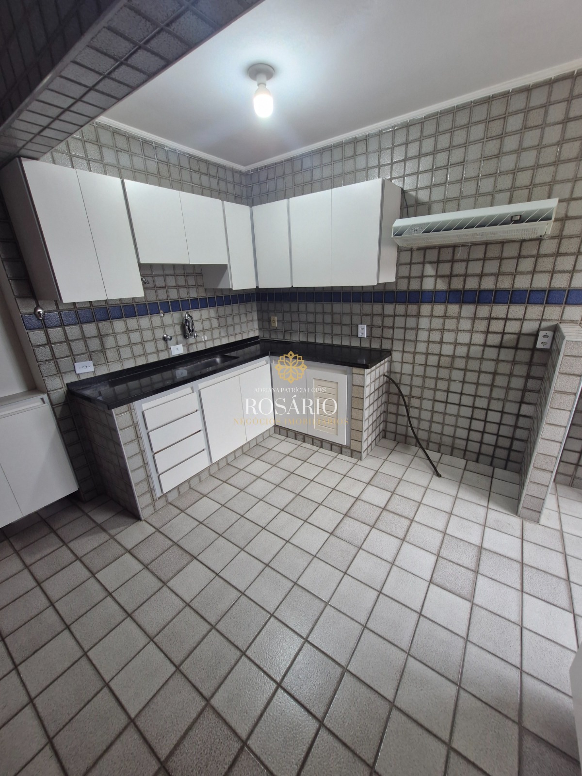 Apartamento de 03 dormitórios no centro disponível para loca