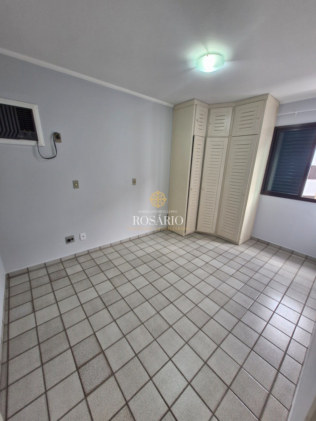 Apartamento de 03 dormitórios no centro disponível para loca