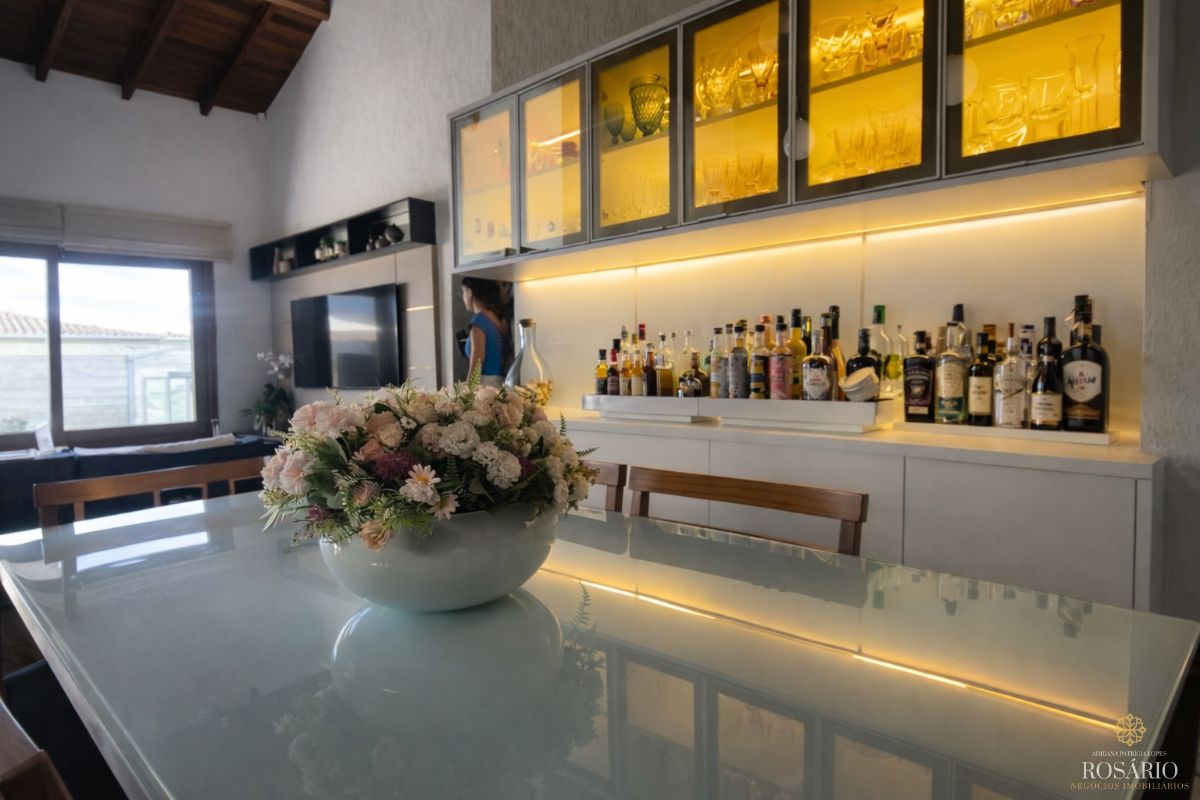 Casa impecável com piscina e 2 dormitórios edícula. Seu refú