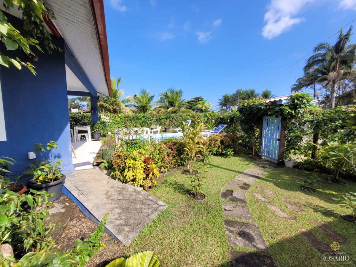 Casa com Jardim e Piscina à Venda Na Lagoinha