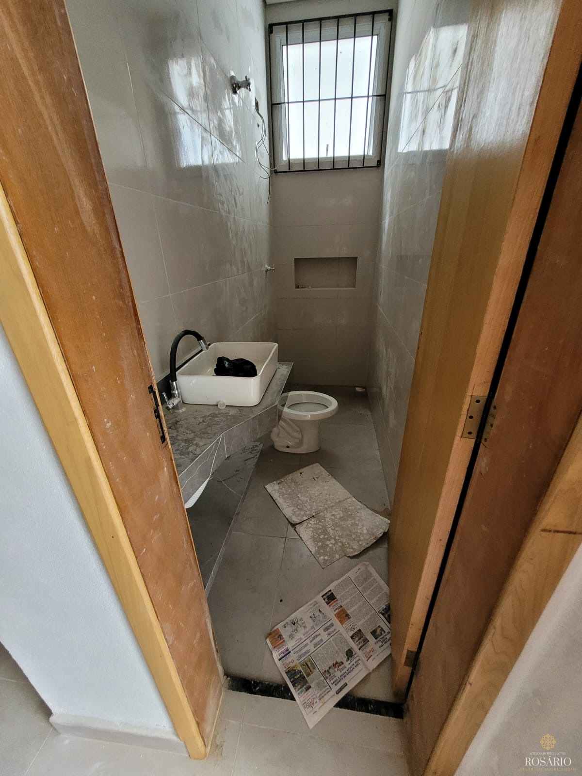 Sala comercial nova para locação definitiva no centro de uba