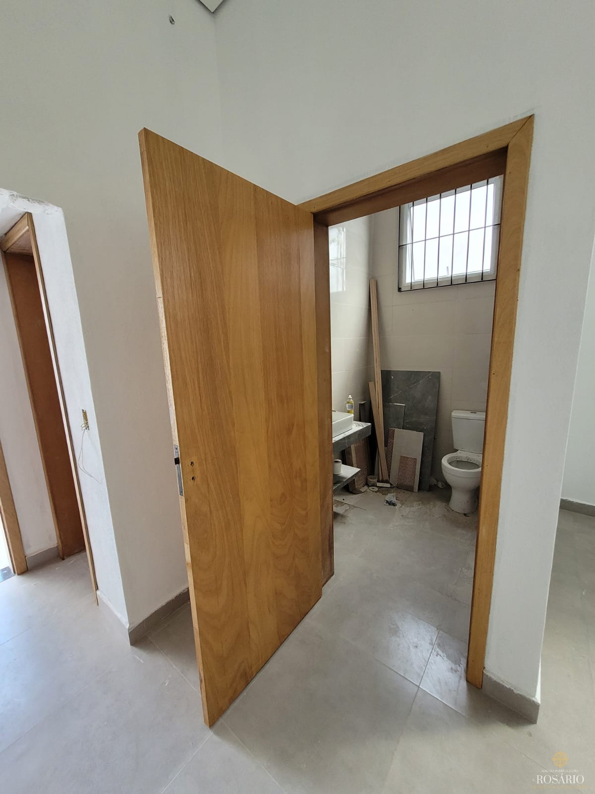 Sala comercial nova para locação definitiva no centro de uba