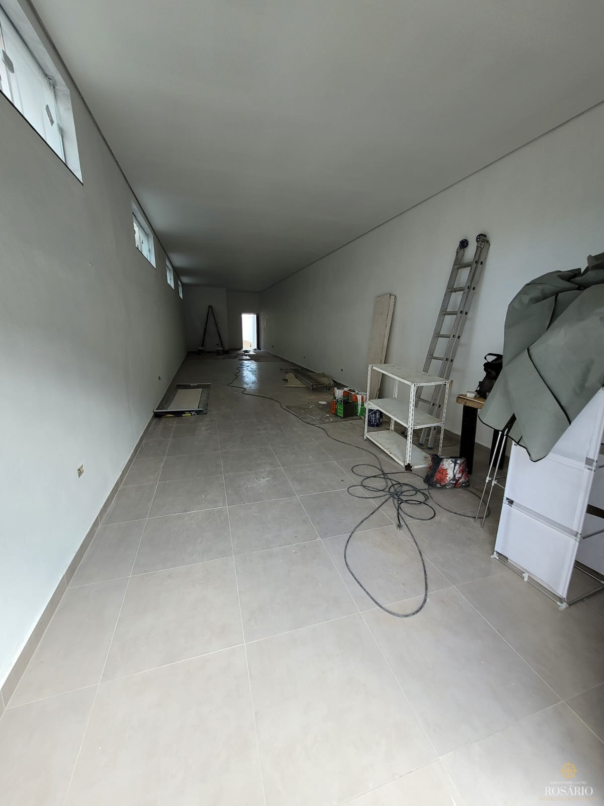 Sala comercial nova para locação definitiva no centro de uba