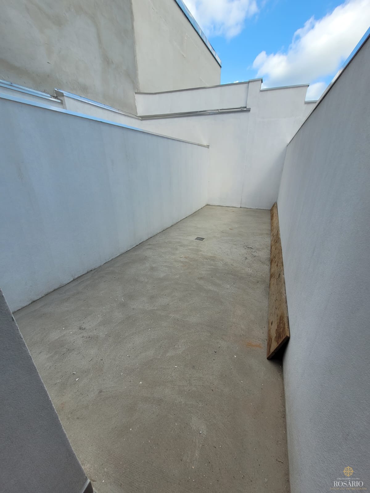 Sala comercial nova para locação definitiva no centro de uba