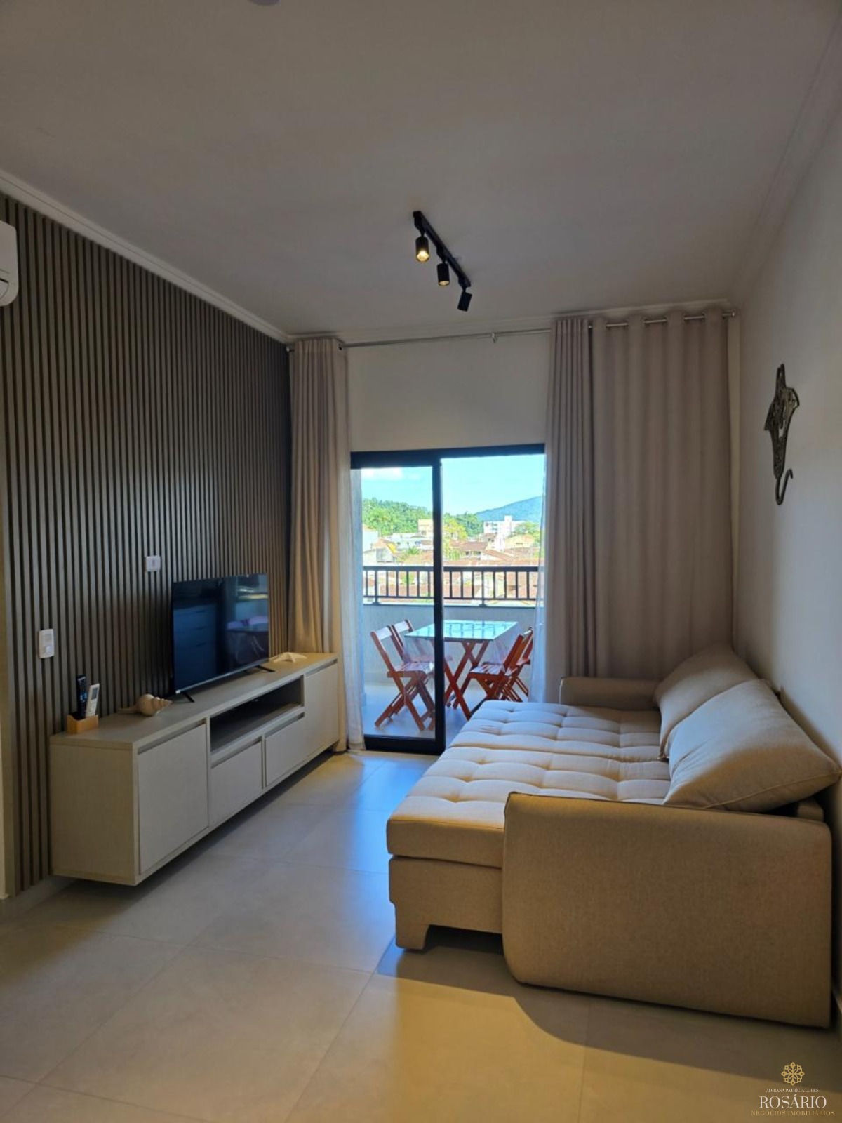 Apartamento mobiliado à venda no Perequê-açú - foto 1