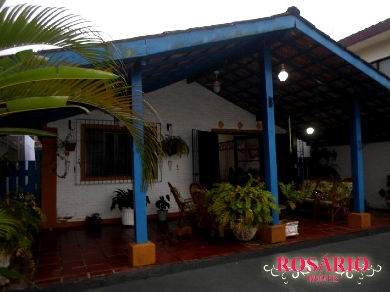 Excelente casa com piscina, próximo aquário comporta ate 12 