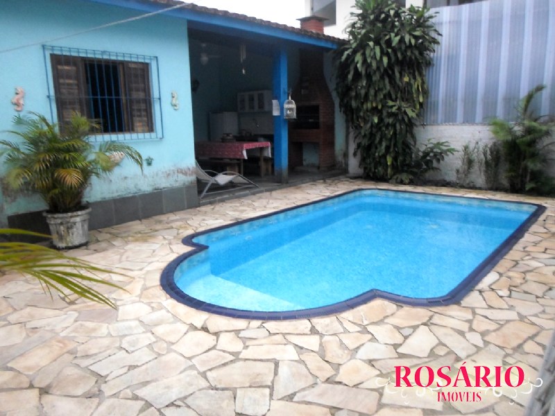 Excelente casa com piscina, próximo aquário comporta ate 12 