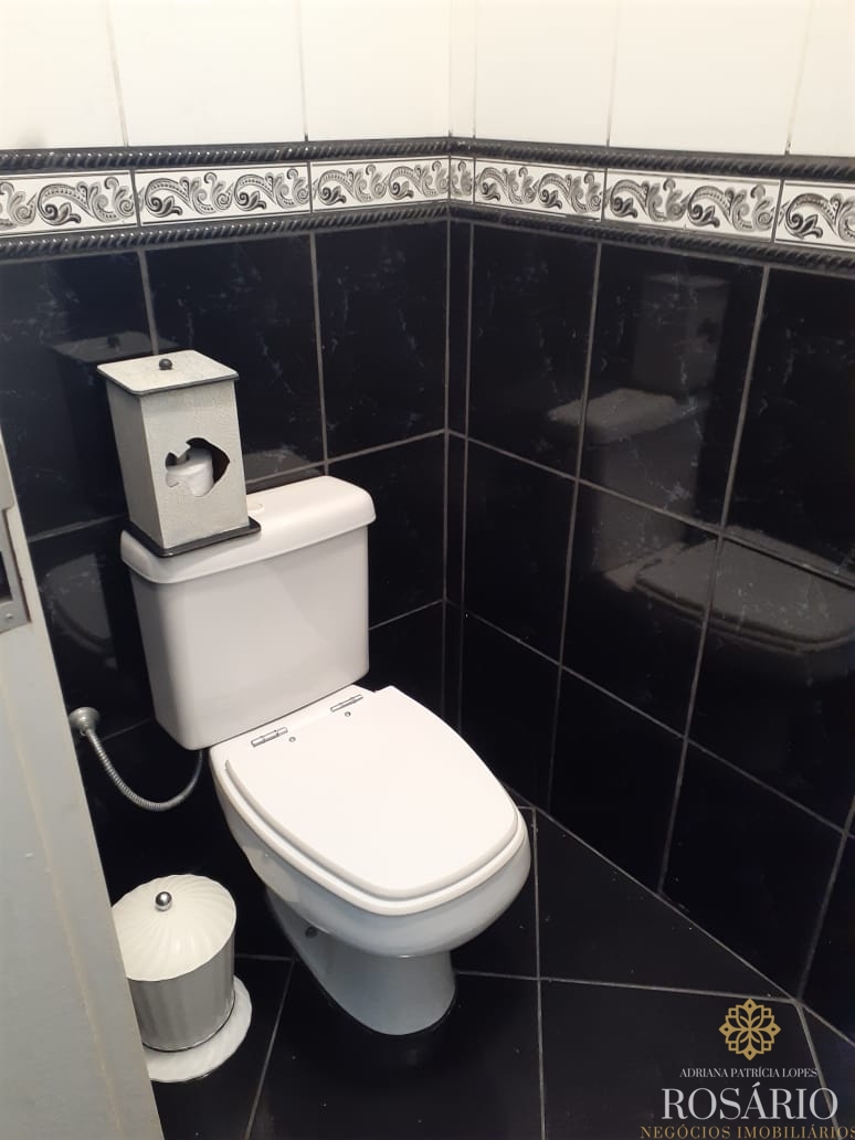 Excelente casa dentro de condomínio fechado.