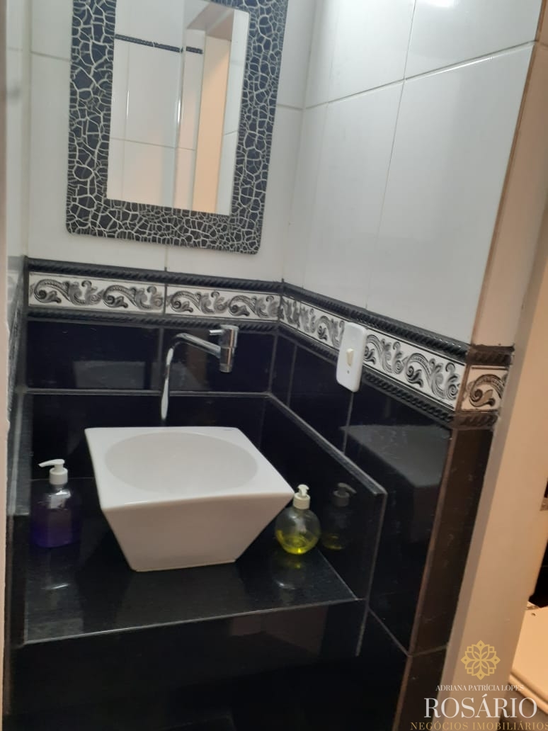Excelente casa dentro de condomínio fechado.