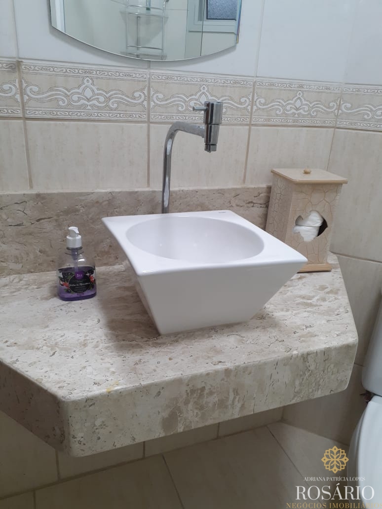 Excelente casa dentro de condomínio fechado.