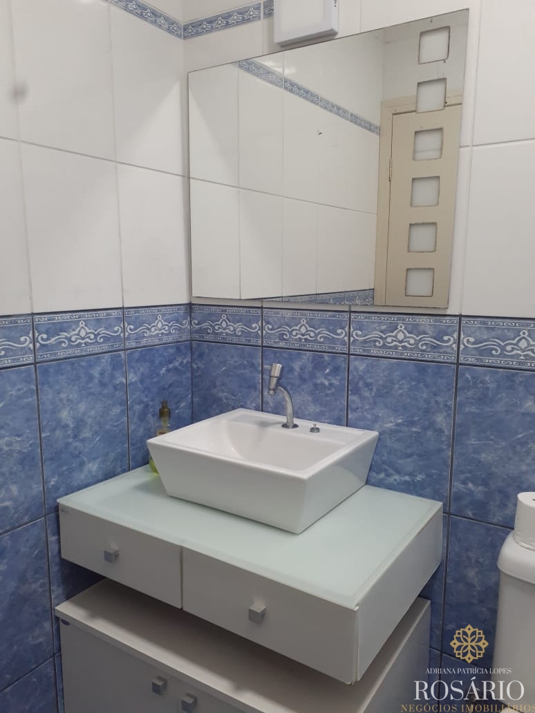 Excelente casa dentro de condomínio fechado.