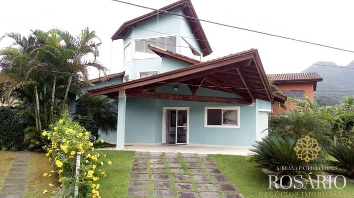 Excelente casa dentro de condomínio fechado.