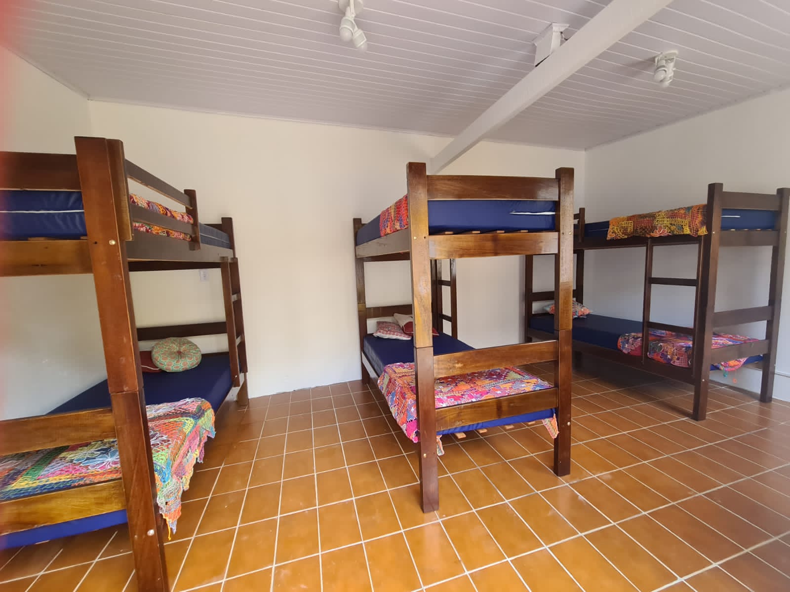 Casa com piscina no itaguá.