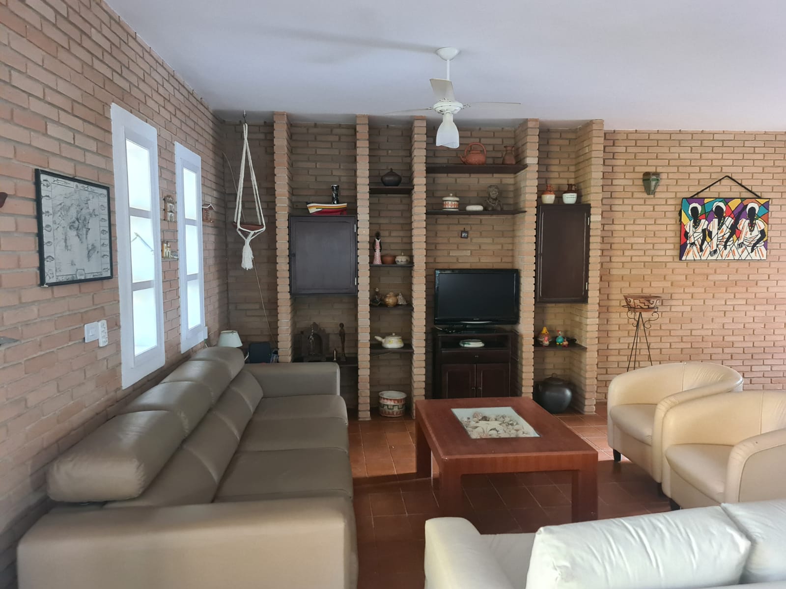 Casa com piscina no itaguá.