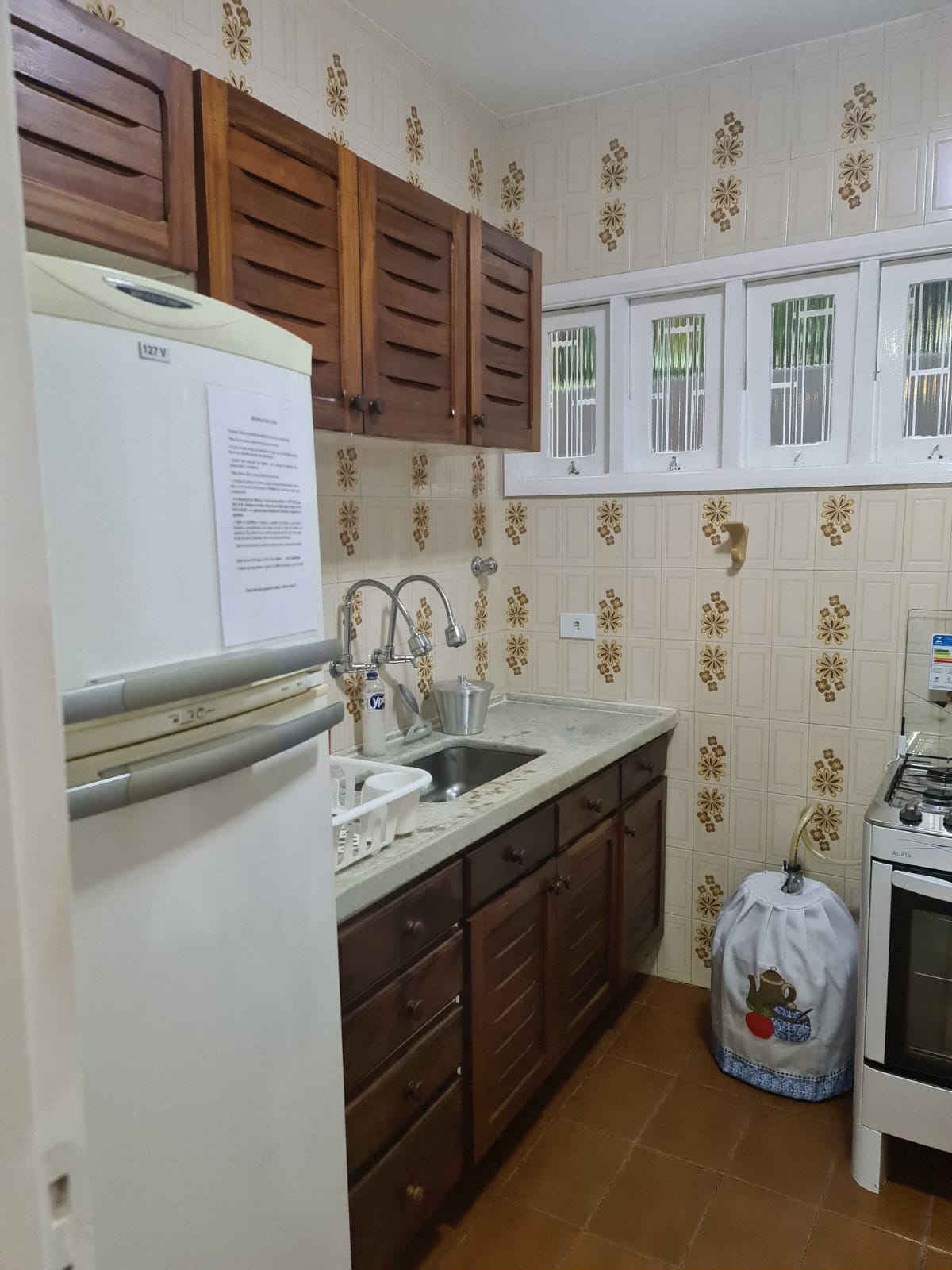 Casa com piscina no itaguá.