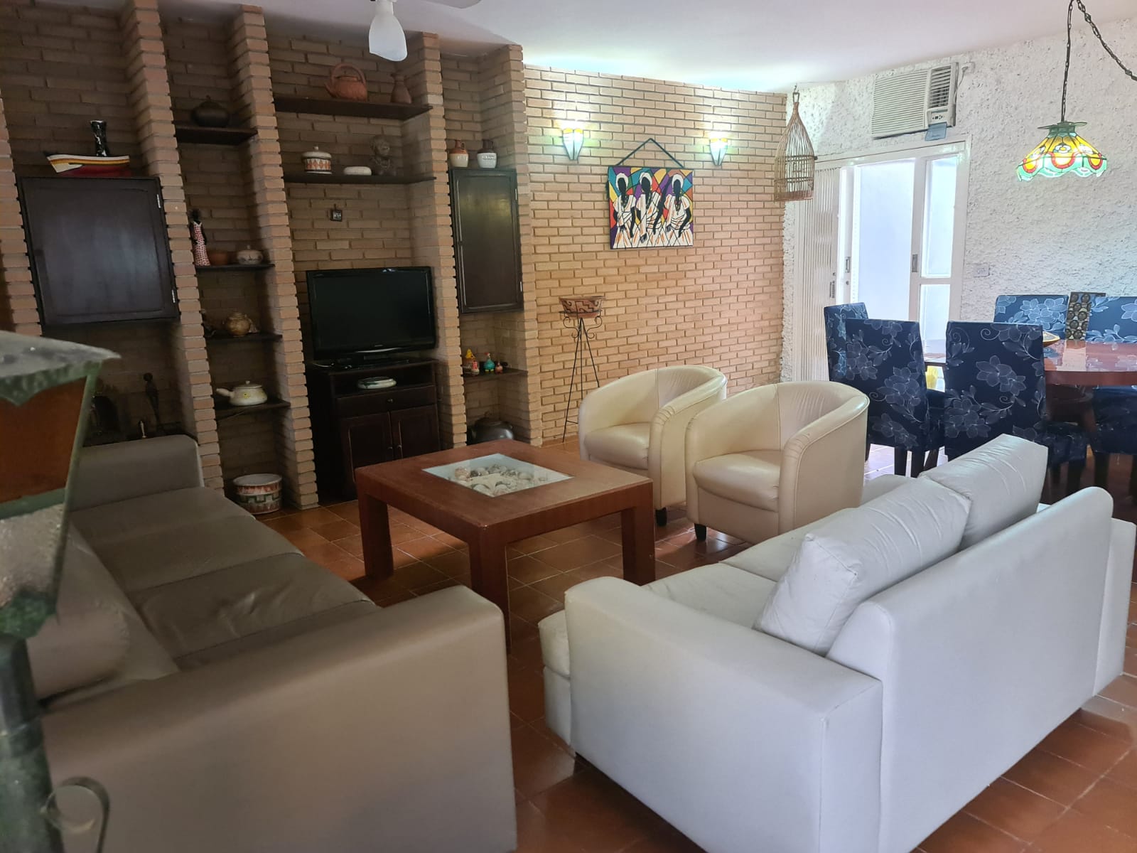 Casa com piscina no itaguá.