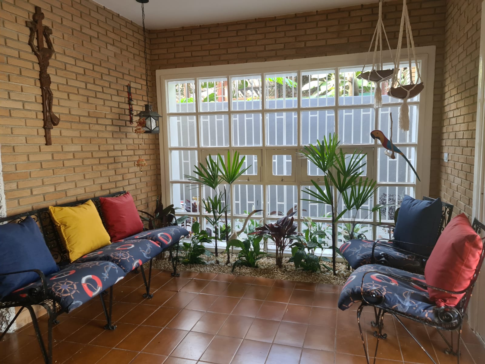 Casa com piscina no itaguá.