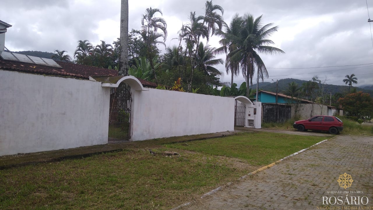 Casa com total de 1.200m² no jardim samambaia.
