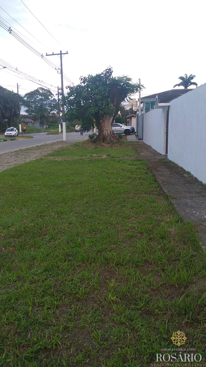 Casa com total de 1.200m² no jardim samambaia.