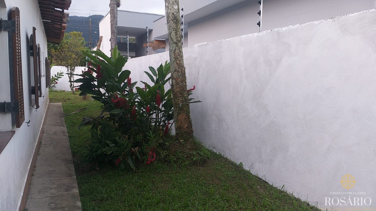 Casa com total de 1.200m² no jardim samambaia.