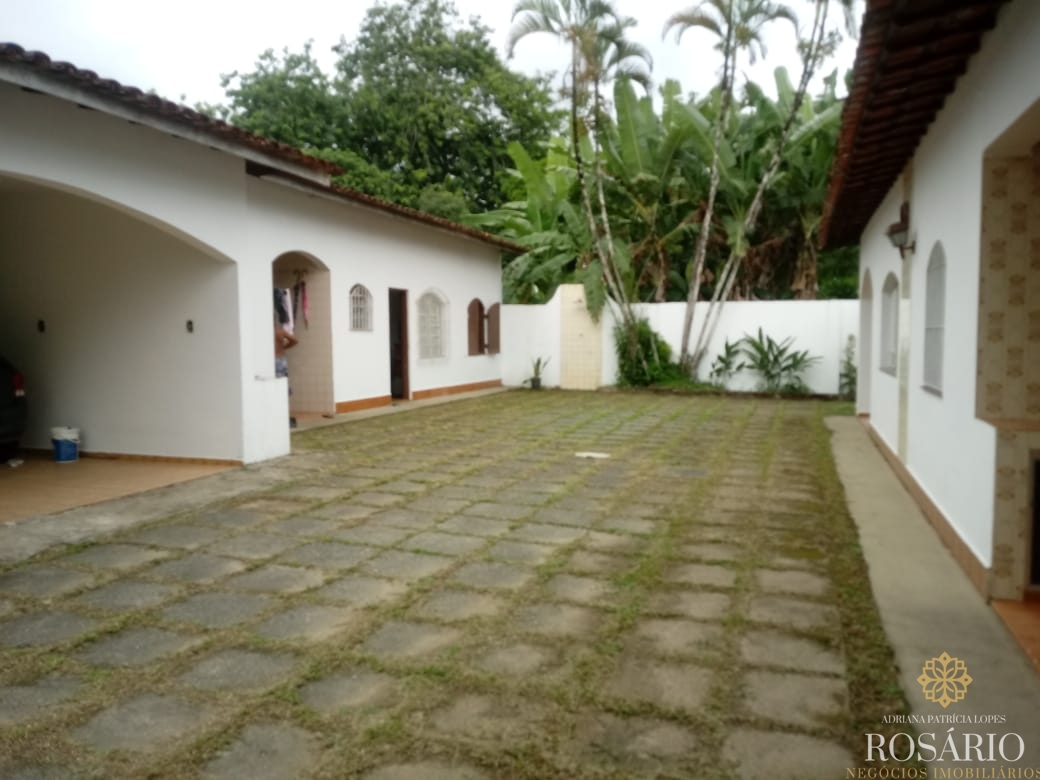 Casa com total de 1.200m² no jardim samambaia.