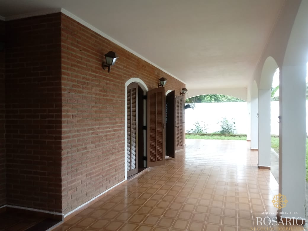 Casa com total de 1.200m² no jardim samambaia.