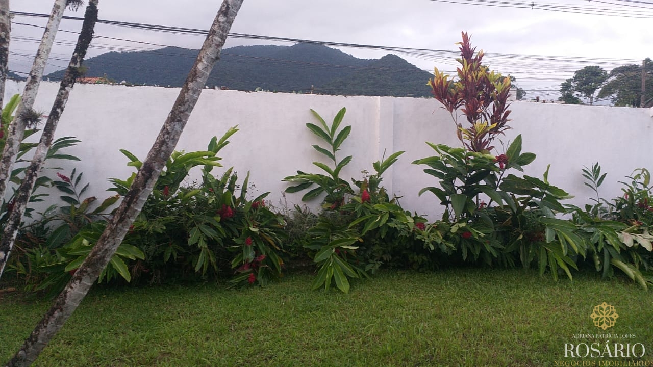 Casa com total de 1.200m² no jardim samambaia.