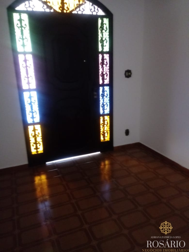 Casa com total de 1.200m² no jardim samambaia.