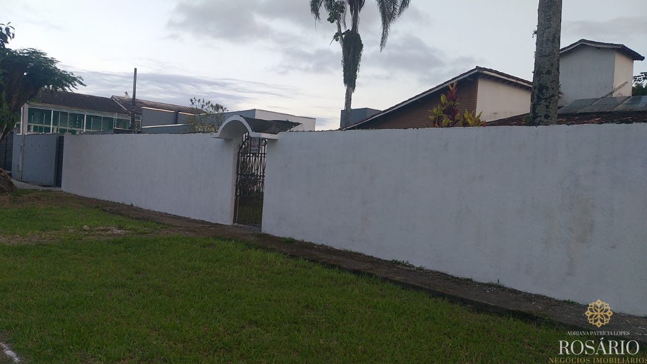 Casa com total de 1.200m² no jardim samambaia.
