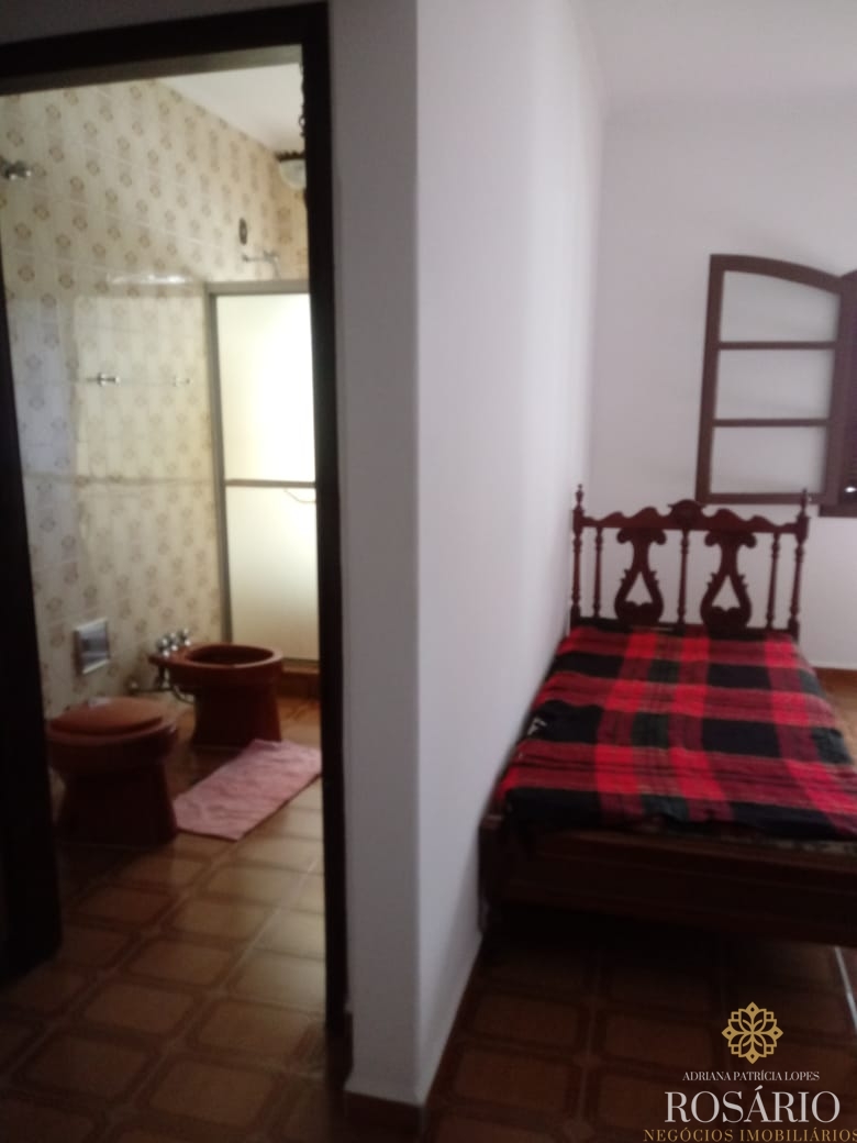 Casa com total de 1.200m² no jardim samambaia.