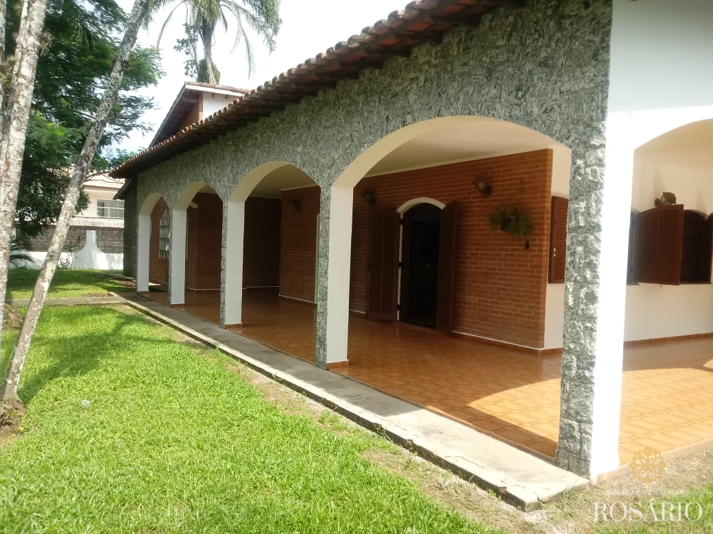 Casa com total de 1.200m² no jardim samambaia.