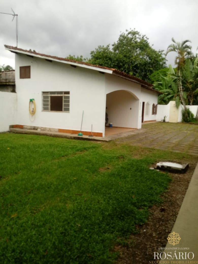 Casa com total de 1.200m² no jardim samambaia.