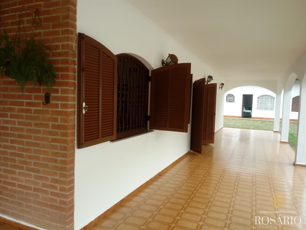 Casa com total de 1.200m² no jardim samambaia.