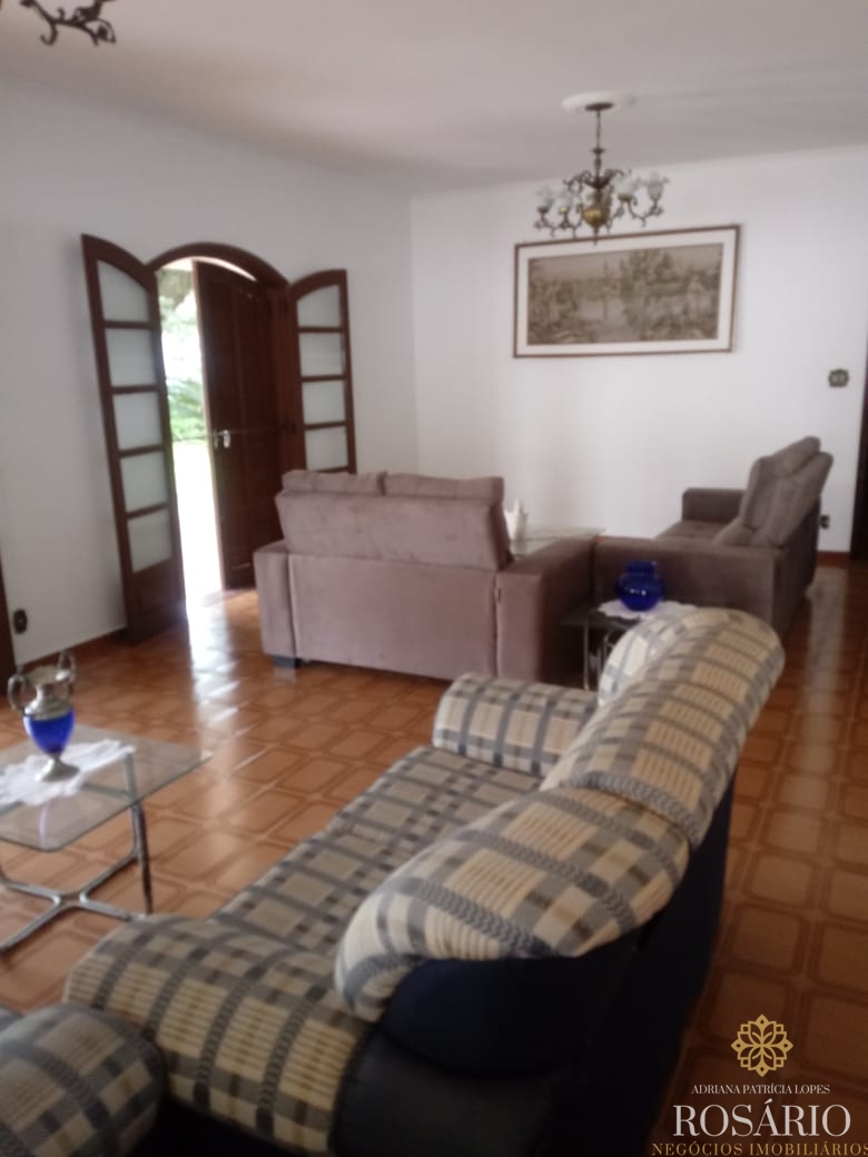 Casa com total de 1.200m² no jardim samambaia.
