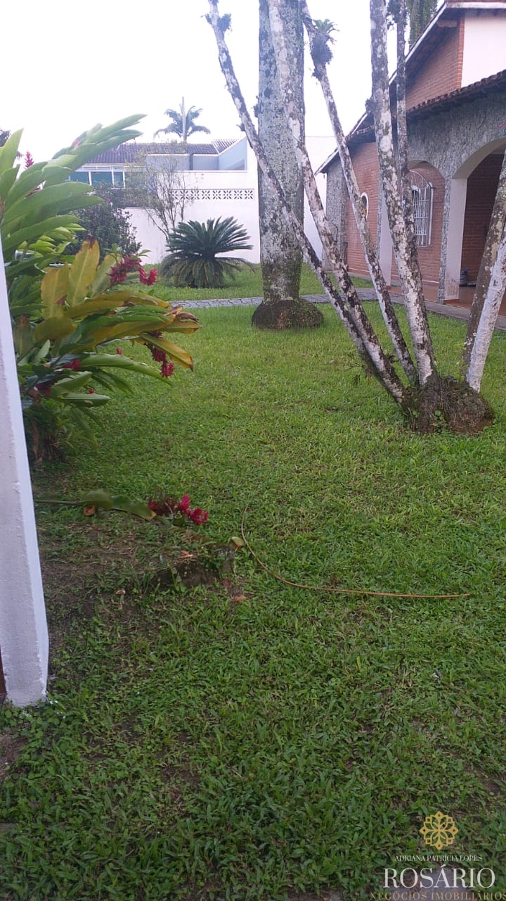 Casa com total de 1.200m² no jardim samambaia.