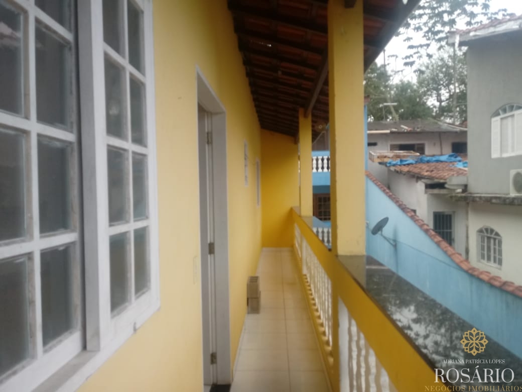 Casa com 2 dormitórios no mato dentro.