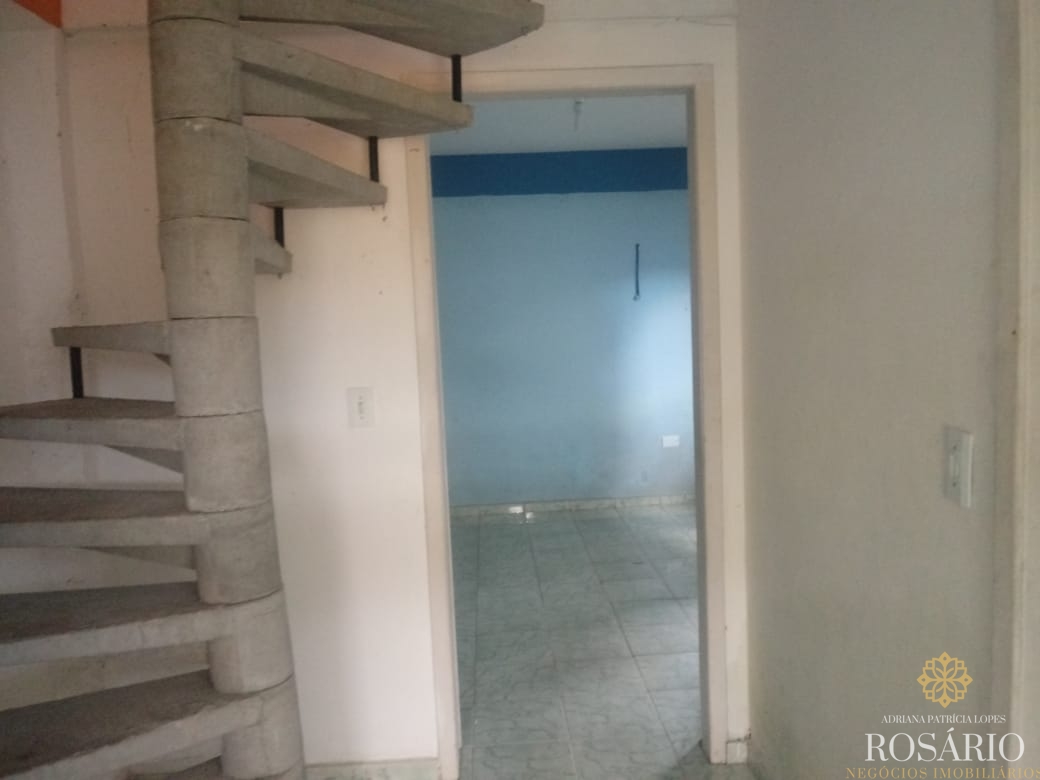 Casa com 2 dormitórios no mato dentro.