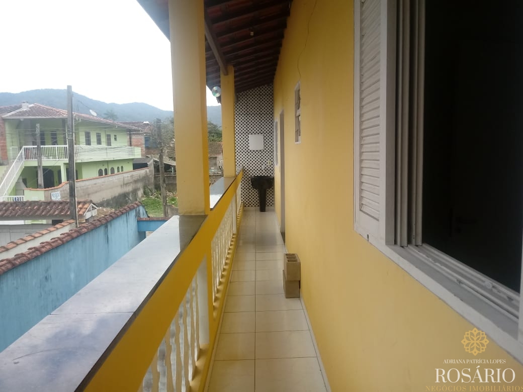 Casa com 2 dormitórios no mato dentro.