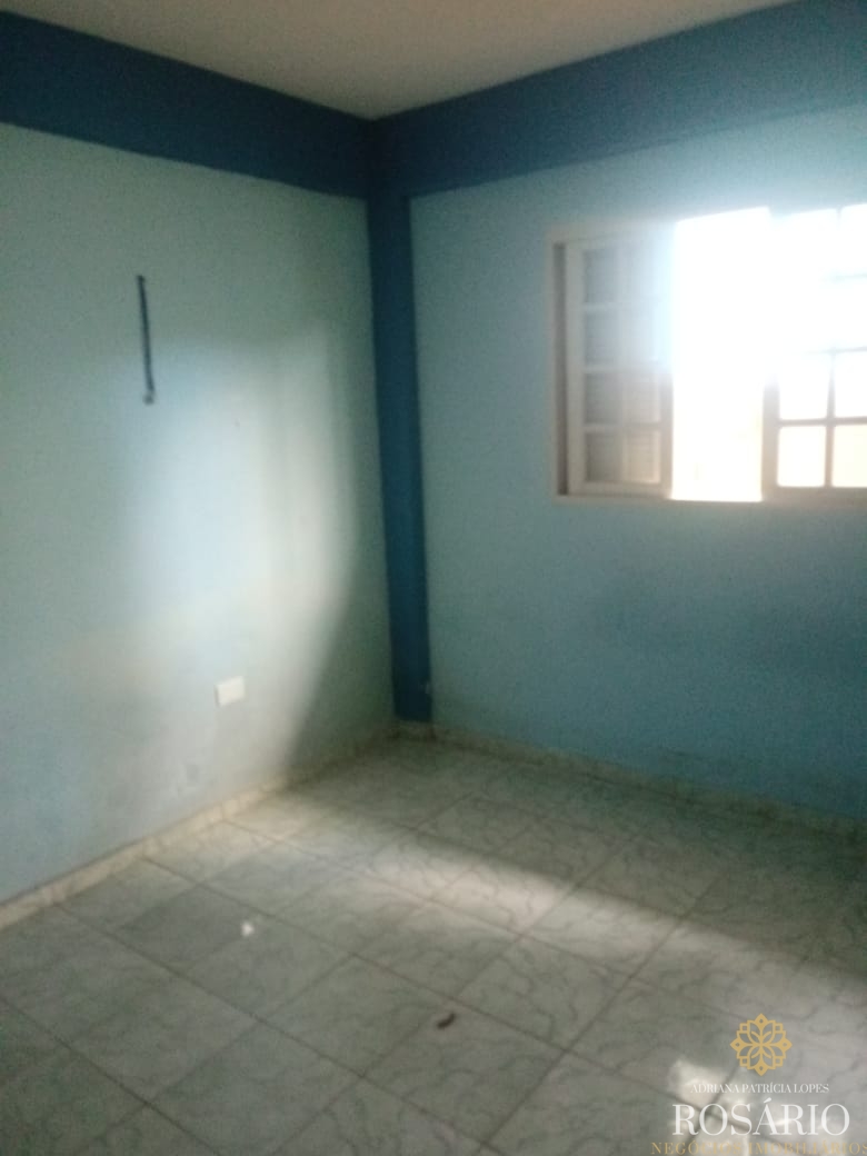 Casa com 2 dormitórios no mato dentro.