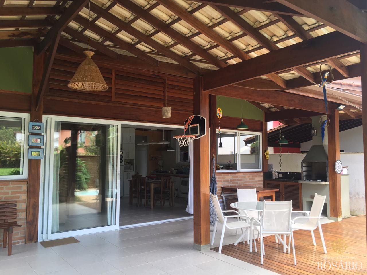 Casa de Alto Padrão com 4 Dormitórios Dentro de Condominio Fechado