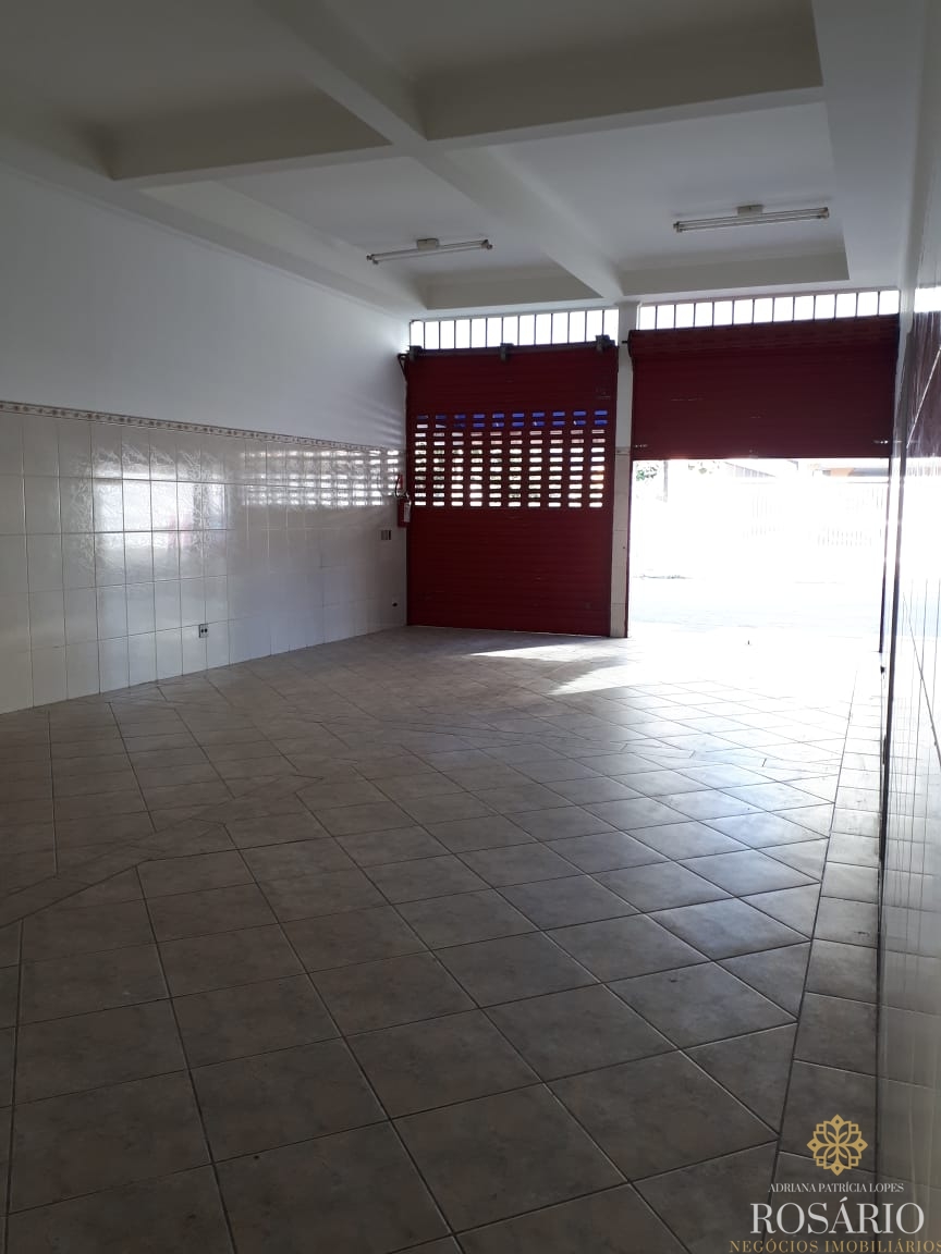 Ponto comercial com total de 440m² no centro.
