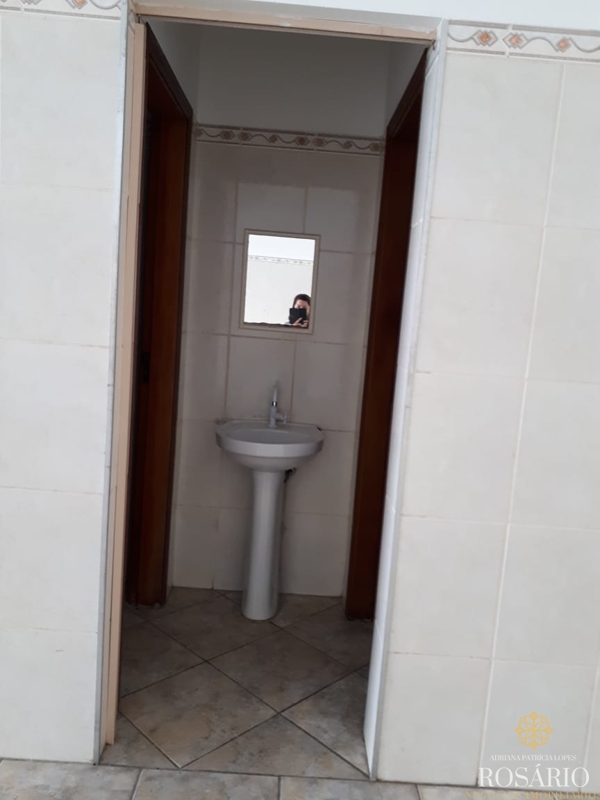 Ponto comercial com total de 440m² no centro.