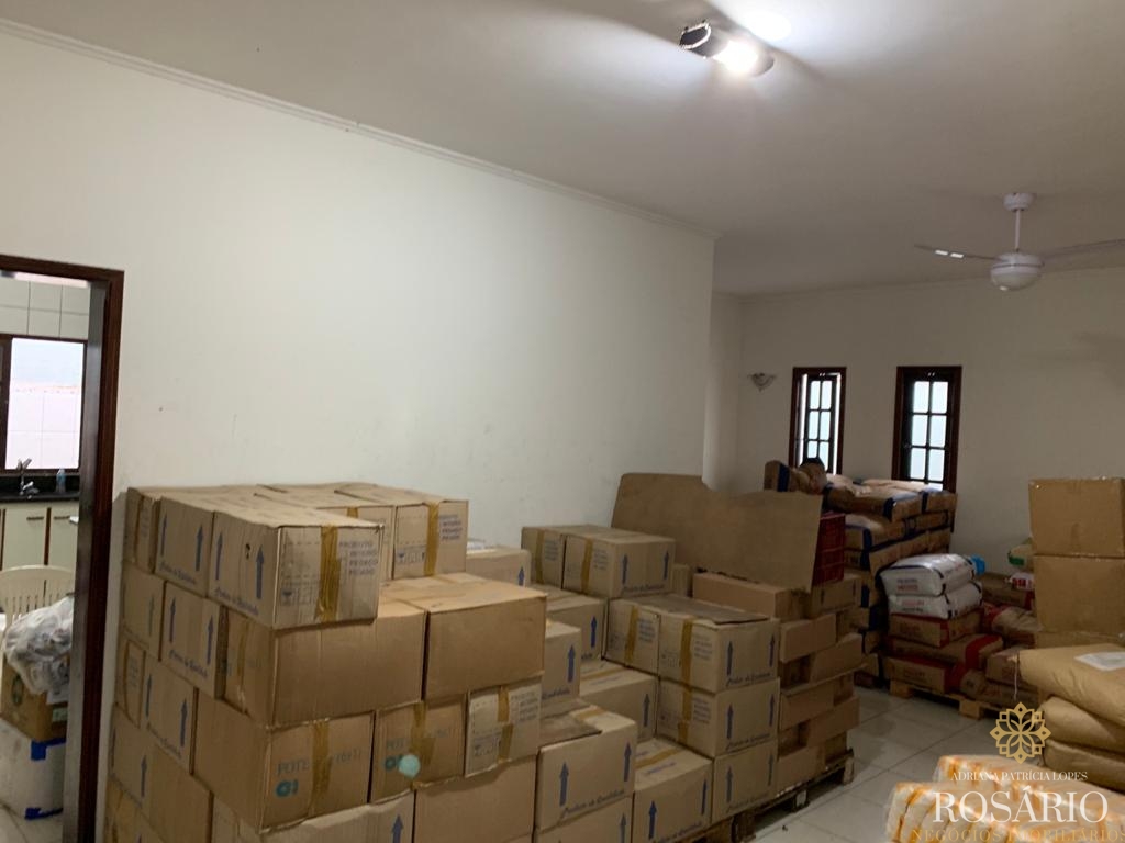 Ponto comercial com total de 440m² no centro.